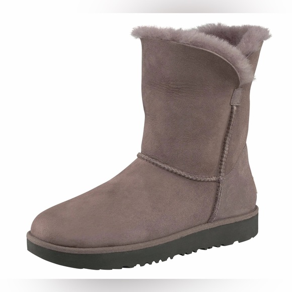 Ugg Women's Classic Cuff Short Boot | Color: Stormy Grey | Size 9.5 - Picture 3 of 7